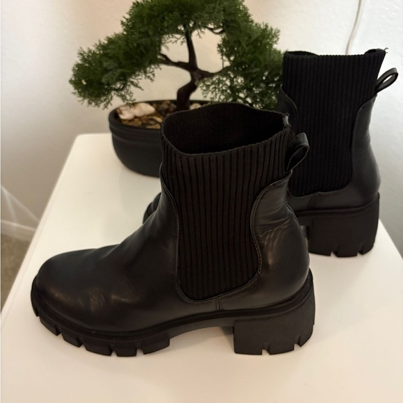 Steve Madden😎🥰 Black Ankle Booties - Picture 5 of 6